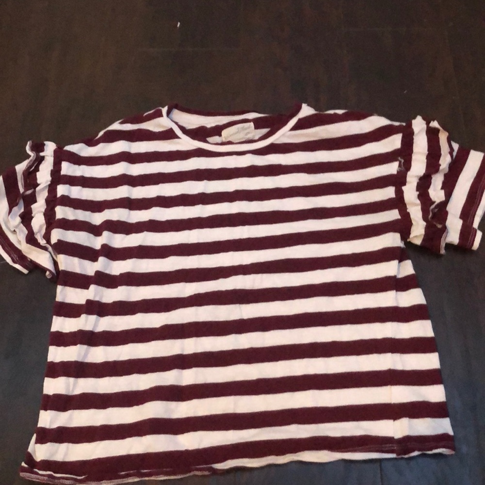 cropped t shirt with ruffle sleeves